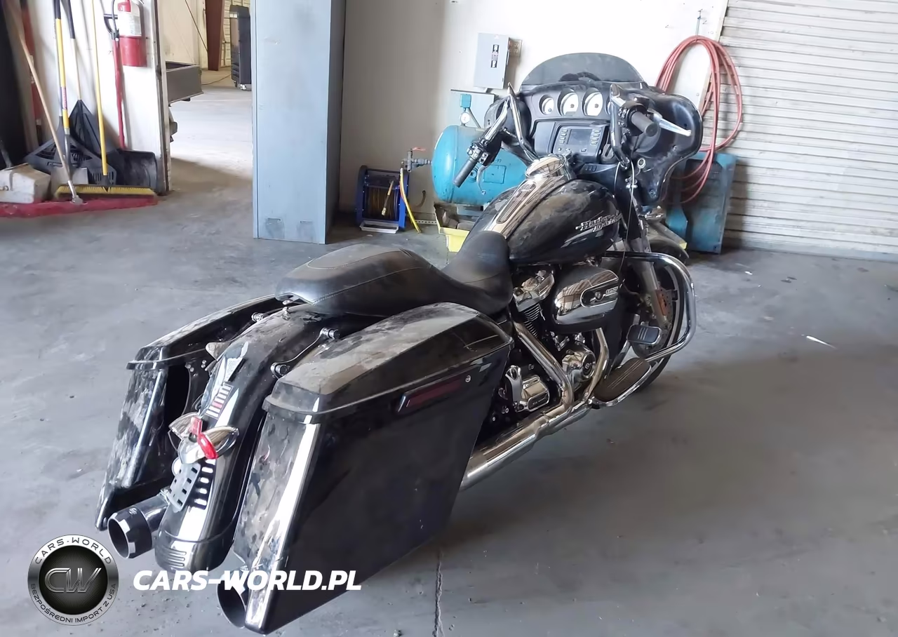 2019 Harley-Davidson Flhx VIN:1HD1KBC31KB673675 - 4