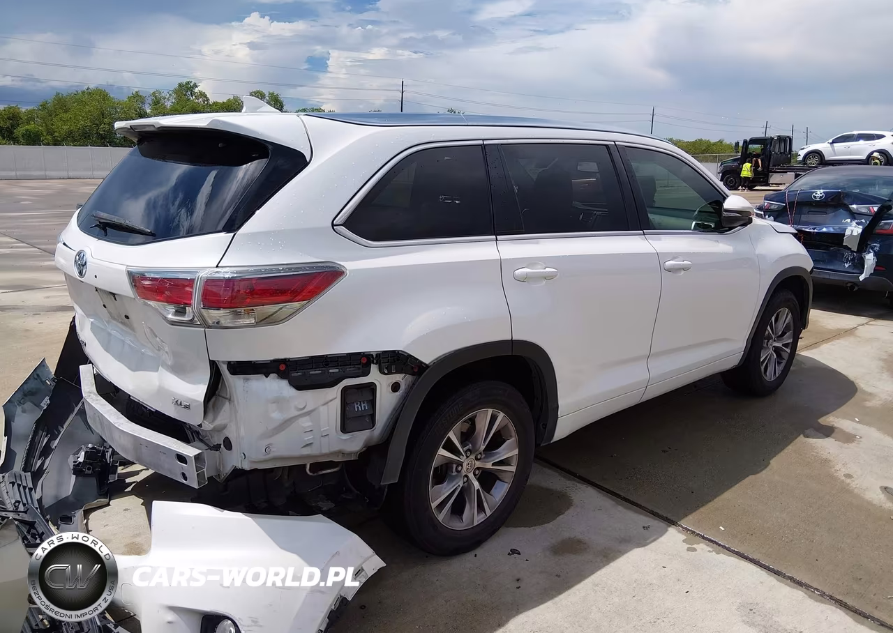 2015 Toyota Highlander Xle V6 VIN:5TDKKRFH2FS073283 - 4