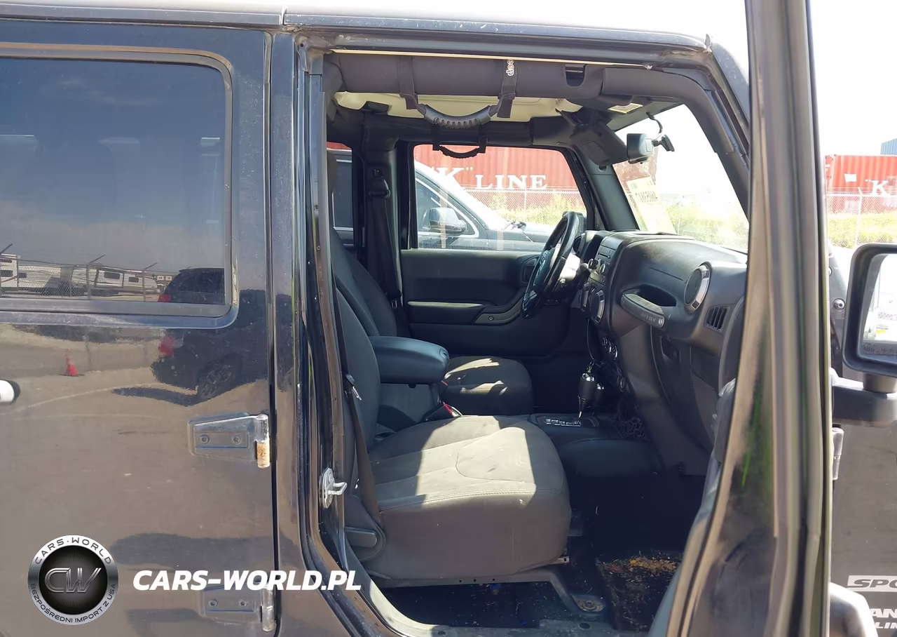 2016 Jeep Wrangler Unlimited Sport VIN:1C4BJWDG1GL288247 - 5