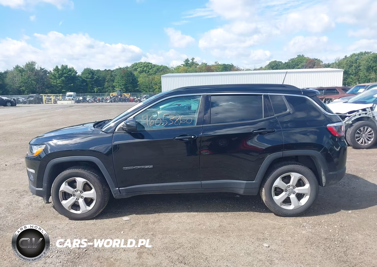 2018 Jeep Compass Latitude 4X4 VIN:3C4NJDBB6JT114775 - 14