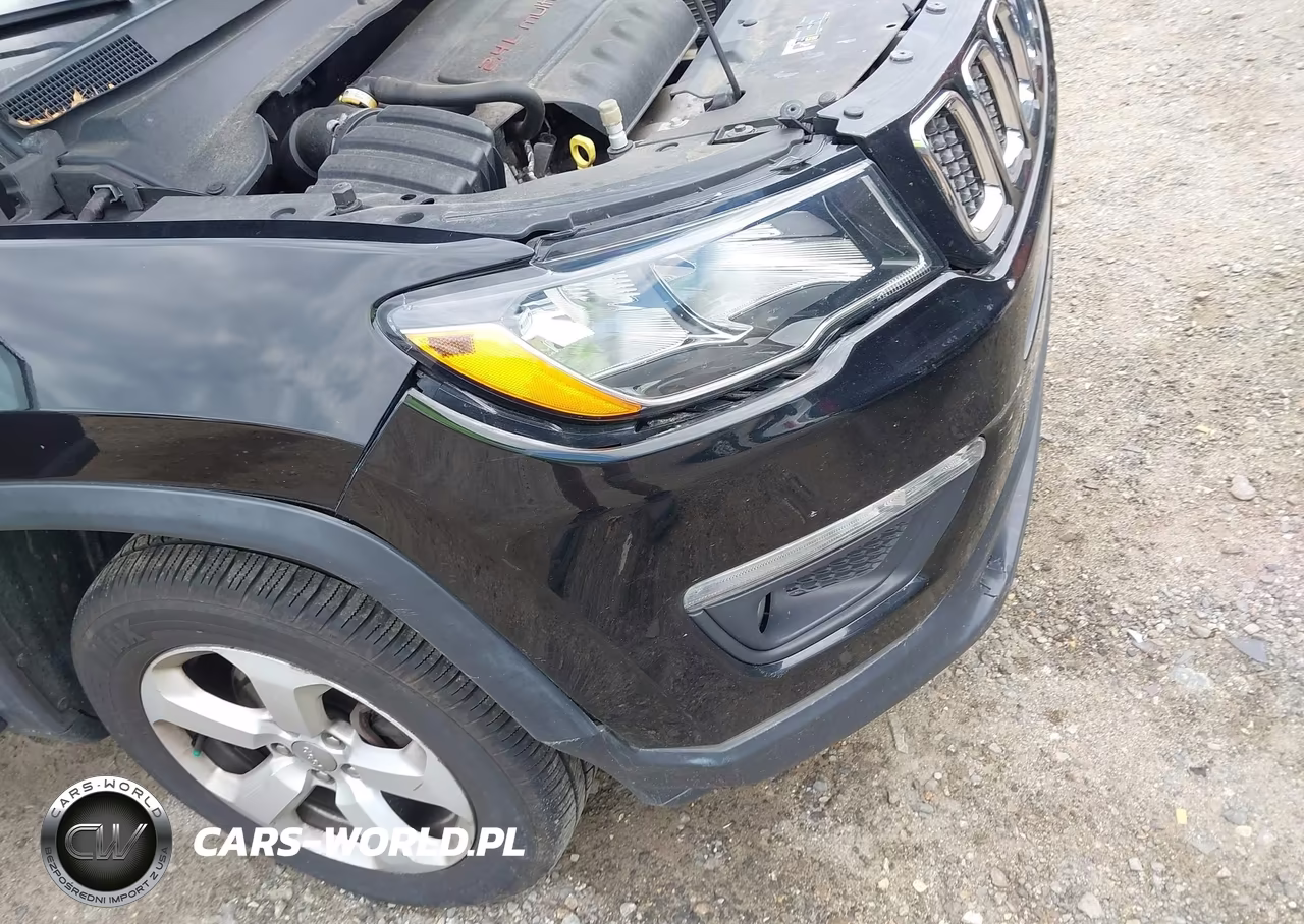 2018 Jeep Compass Latitude 4X4 VIN:3C4NJDBB6JT114775 - 17