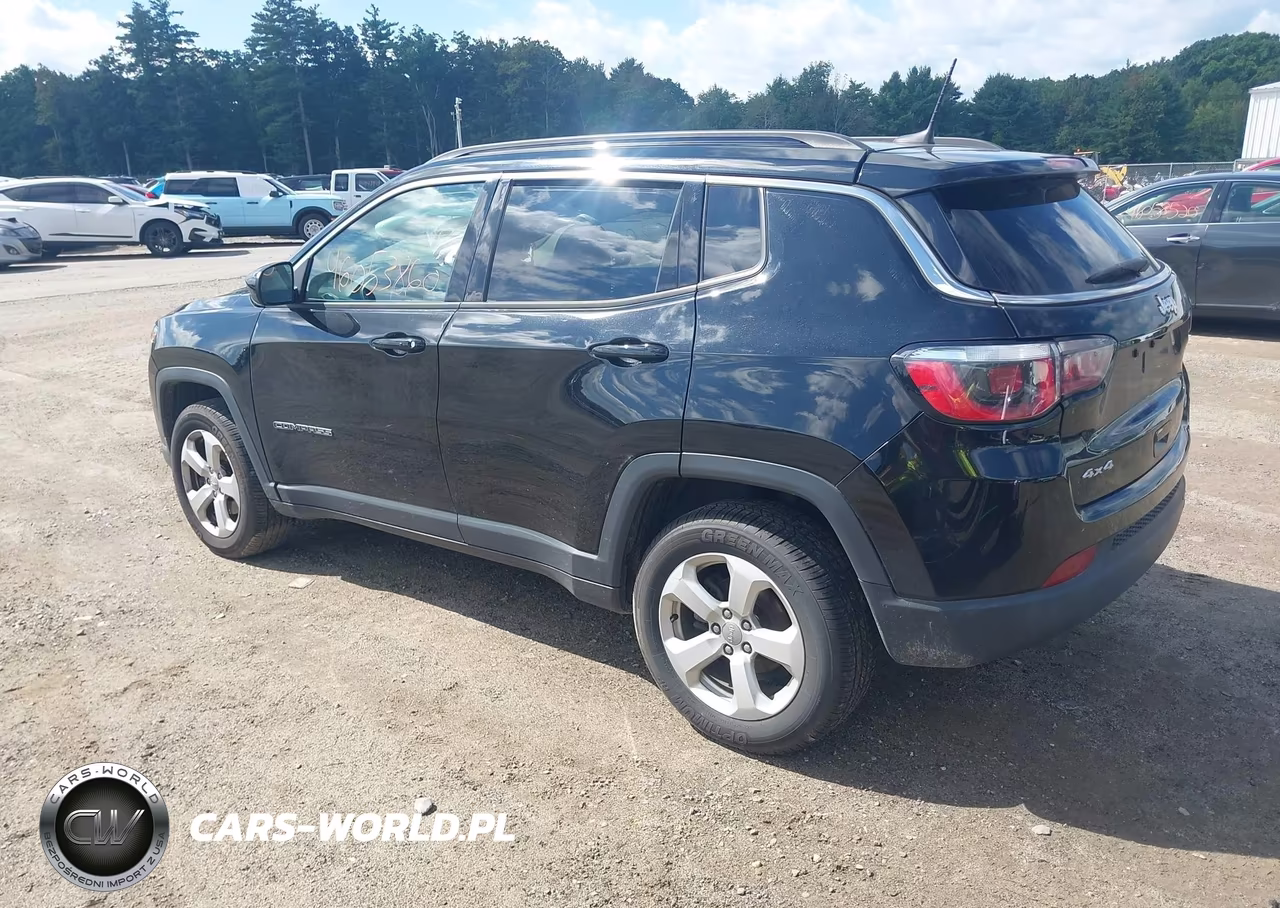 2018 Jeep Compass Latitude 4X4 VIN:3C4NJDBB6JT114775 - 3