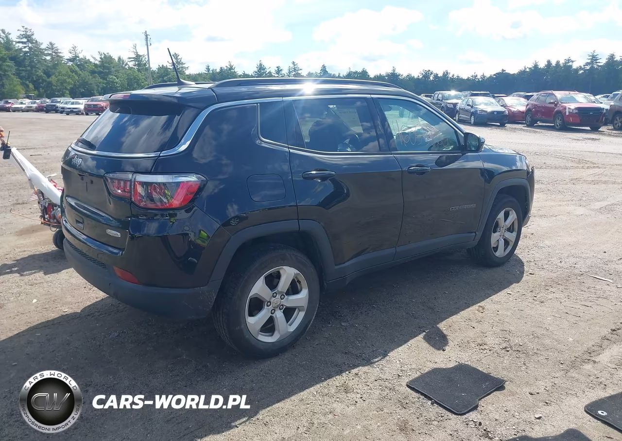 2018 Jeep Compass Latitude 4X4 VIN:3C4NJDBB6JT114775 - 4