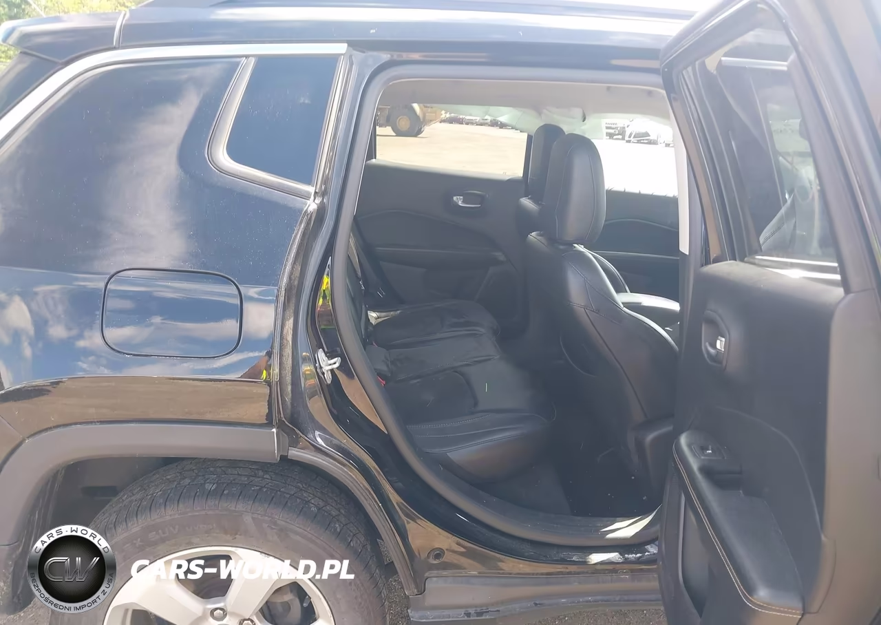 2018 Jeep Compass Latitude 4X4 VIN:3C4NJDBB6JT114775 - 8
