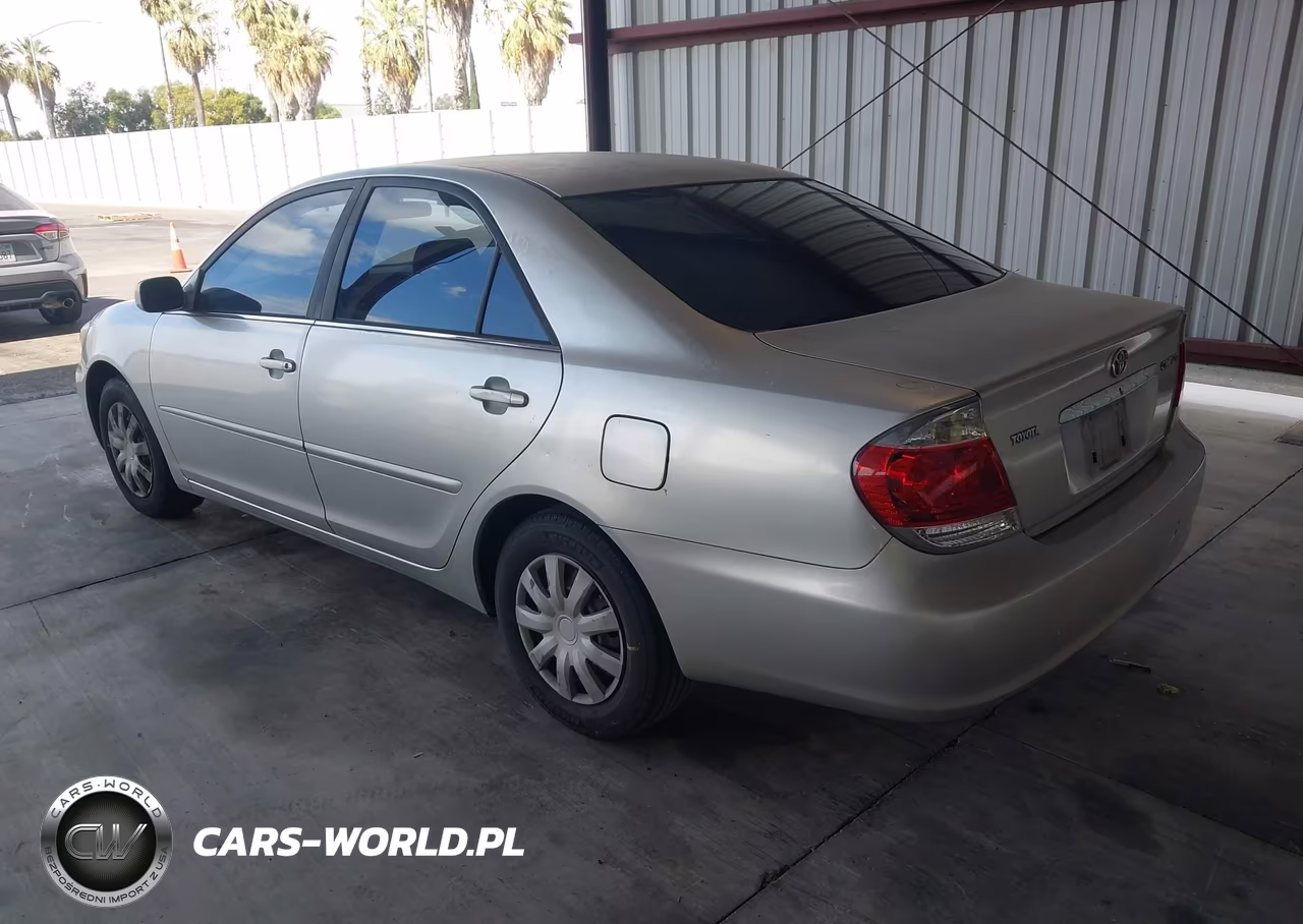 2005 Toyota Camry Le VIN:JTDBE32K353027001 - 3