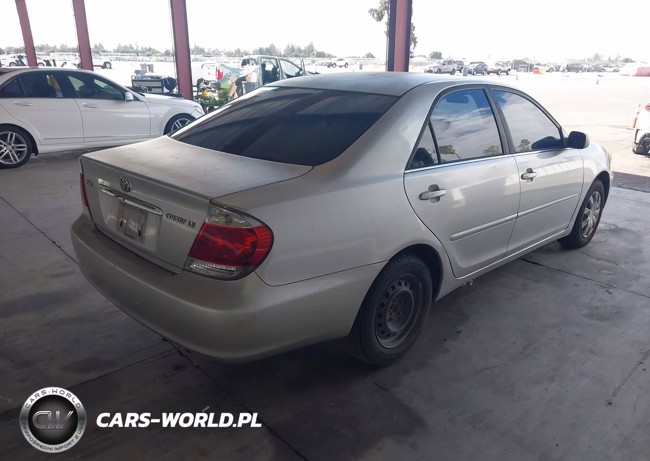 2005 Toyota Camry Le VIN:JTDBE32K353027001 - 4