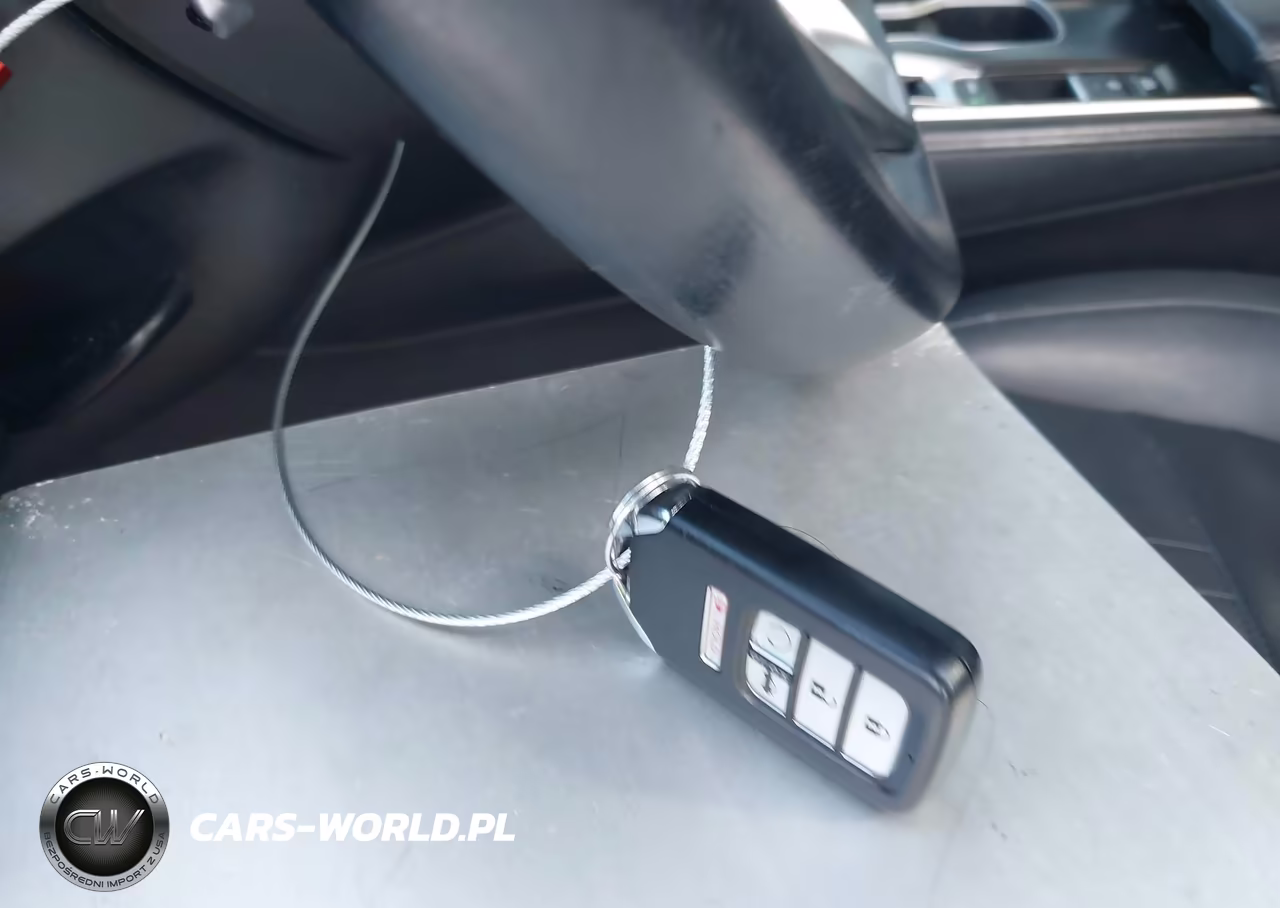 2018 Honda Accord Touring VIN:1HGCV1F97JA010063 - 11