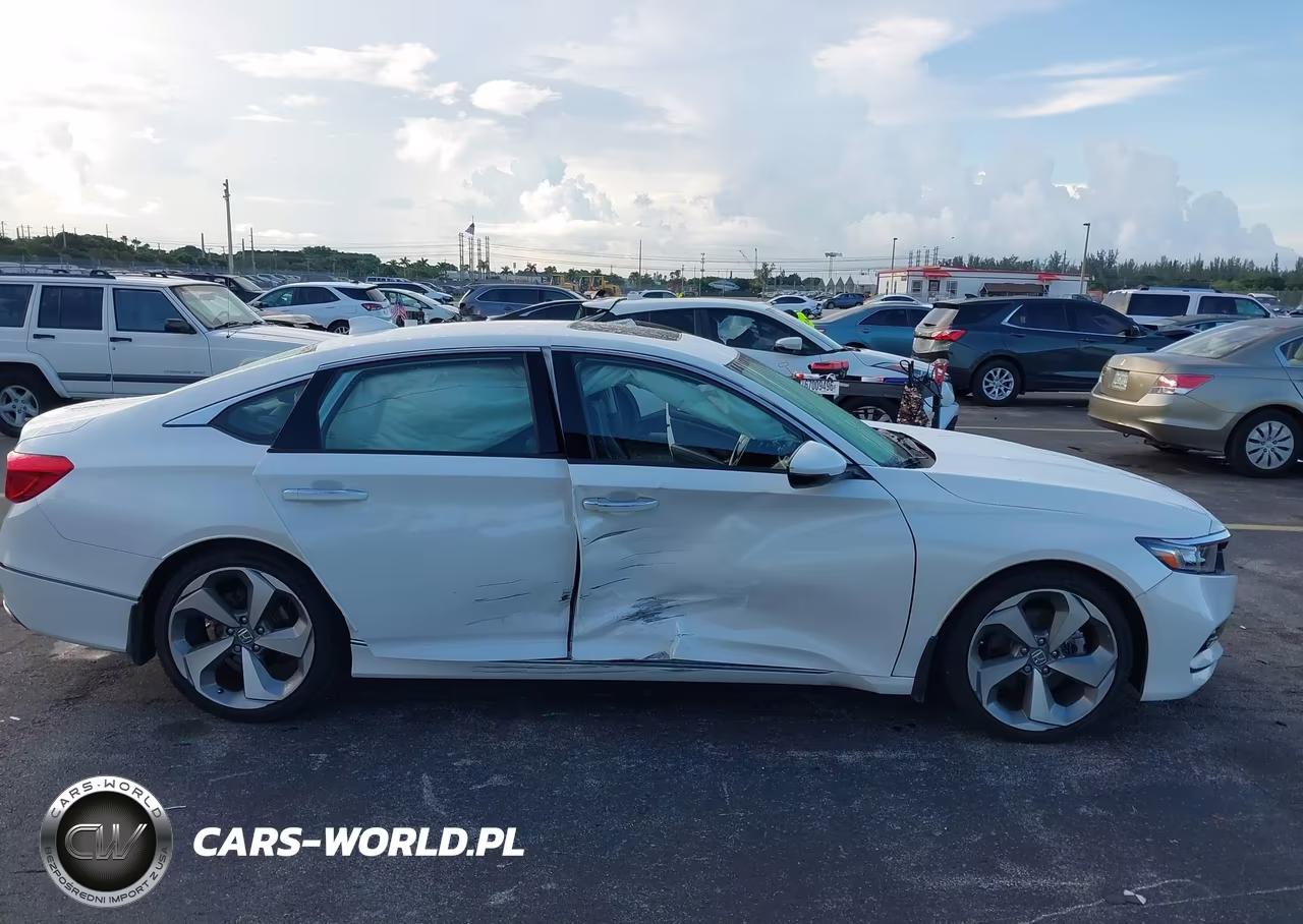 2018 Honda Accord Touring VIN:1HGCV1F97JA010063 - 13