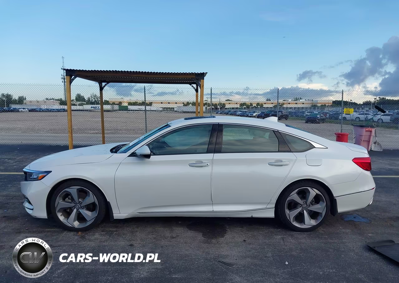 2018 Honda Accord Touring VIN:1HGCV1F97JA010063 - 14