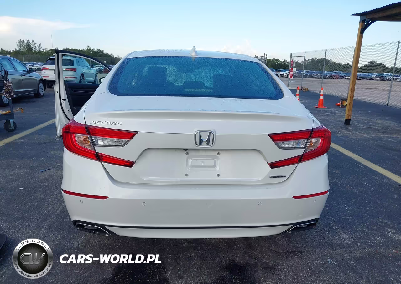 2018 Honda Accord Touring VIN:1HGCV1F97JA010063 - 16