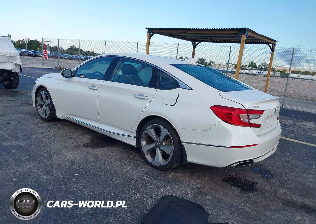 2018 Honda Accord Touring VIN:1HGCV1F97JA010063 - 3