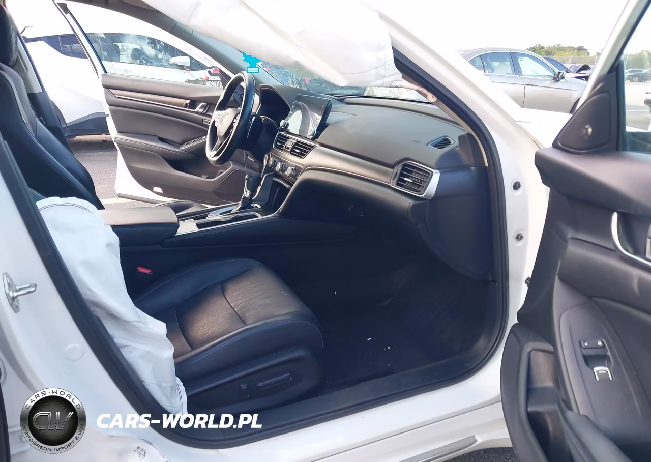 2018 Honda Accord Touring VIN:1HGCV1F97JA010063 - 5