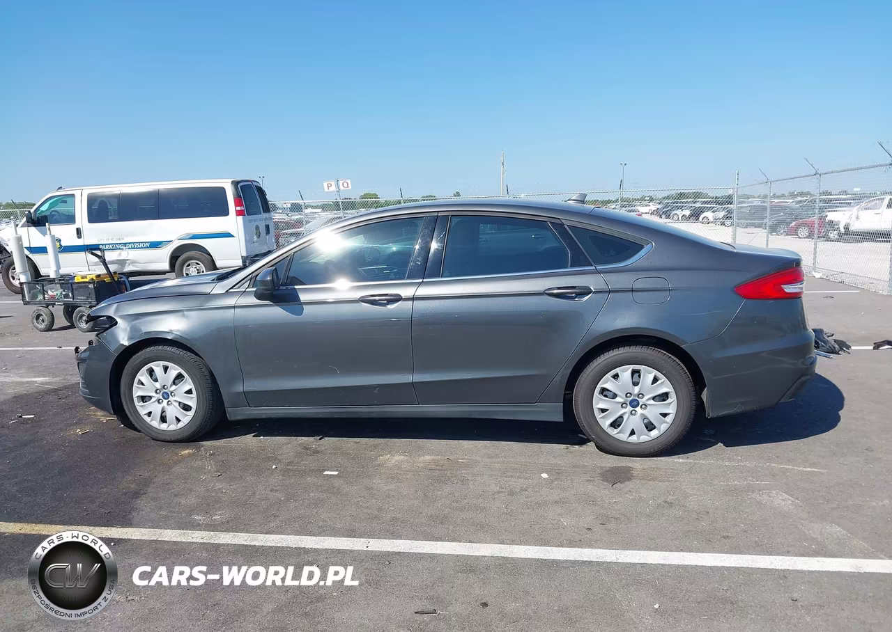 2020 Ford Fusion S VIN:3FA6P0G72LR252514 - 15