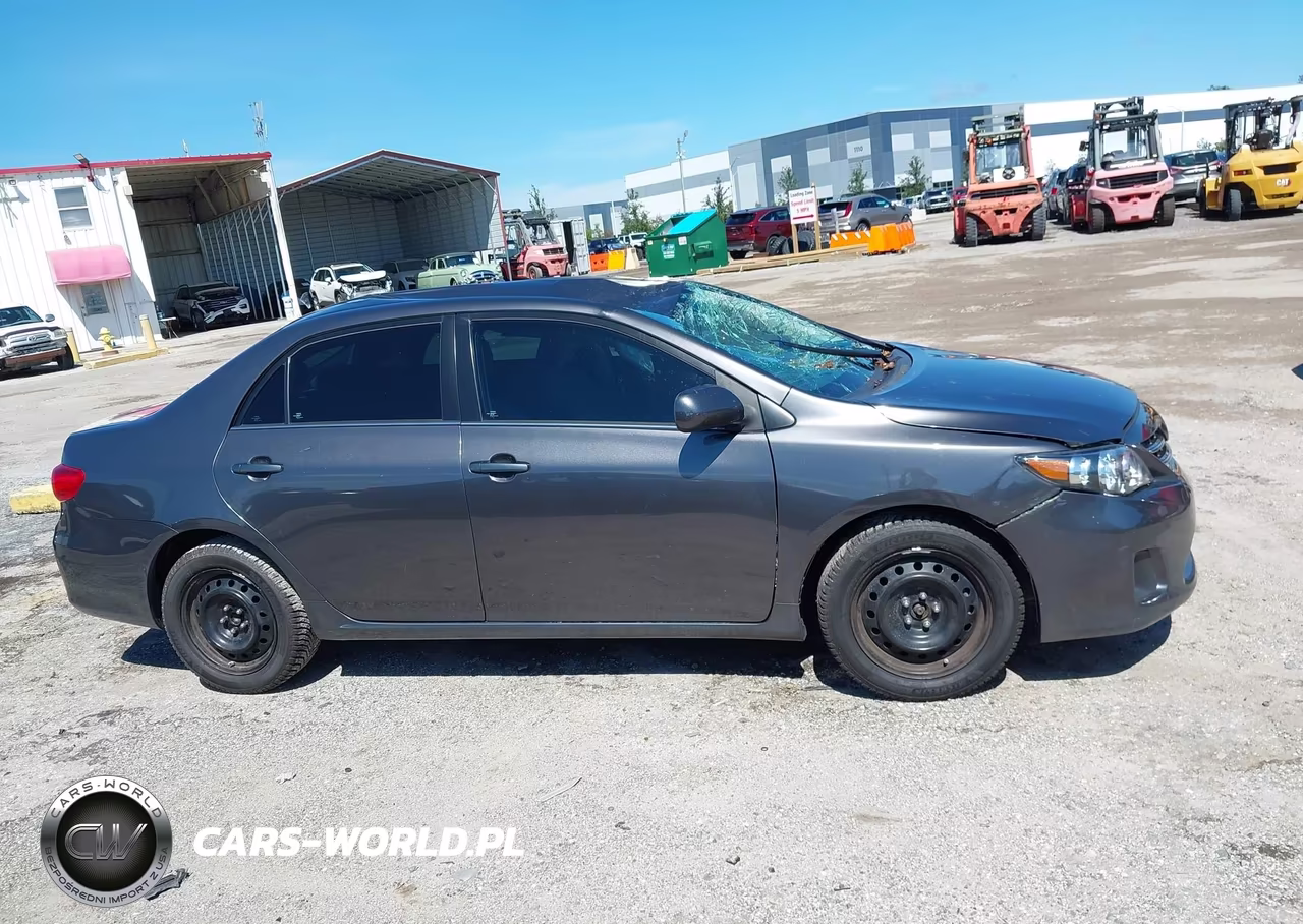2013 Toyota Corolla Le VIN:5YFBU4EEXDP225109 - 13