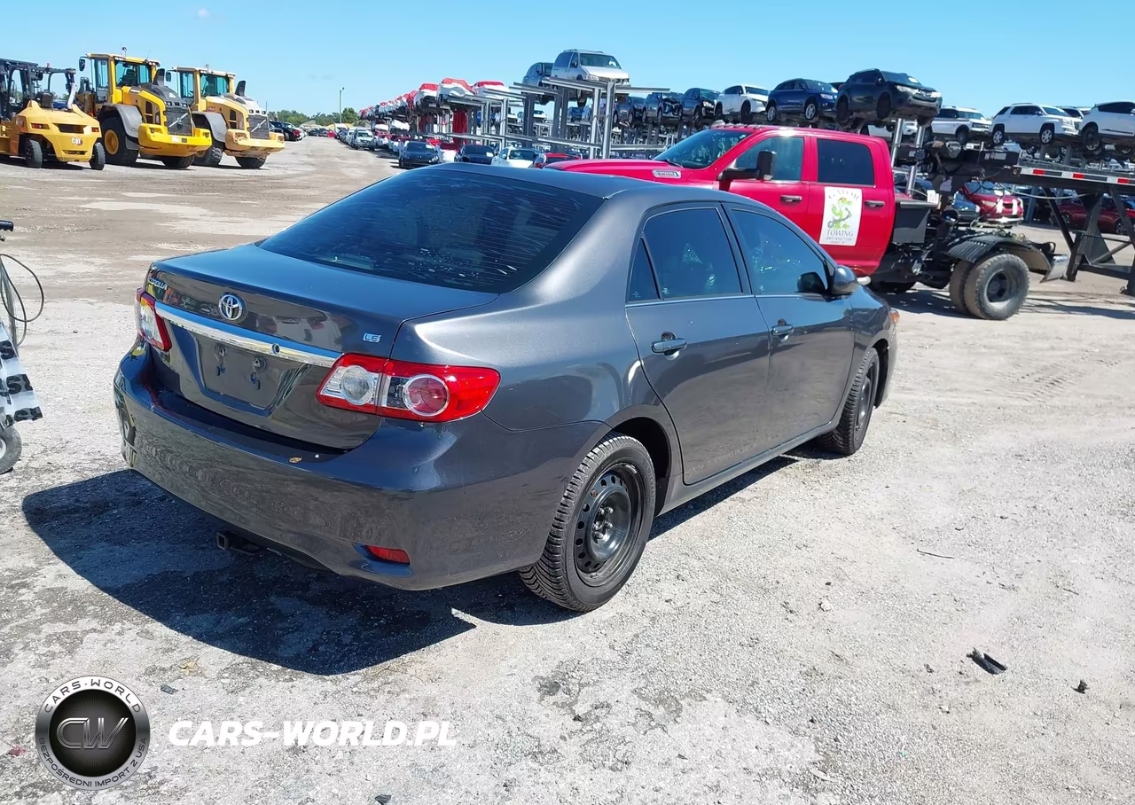 2013 Toyota Corolla Le VIN:5YFBU4EEXDP225109 - 4