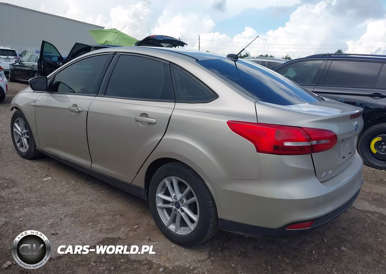 2018 Ford Focus Se VIN:1FADP3F20JL269550 - 3