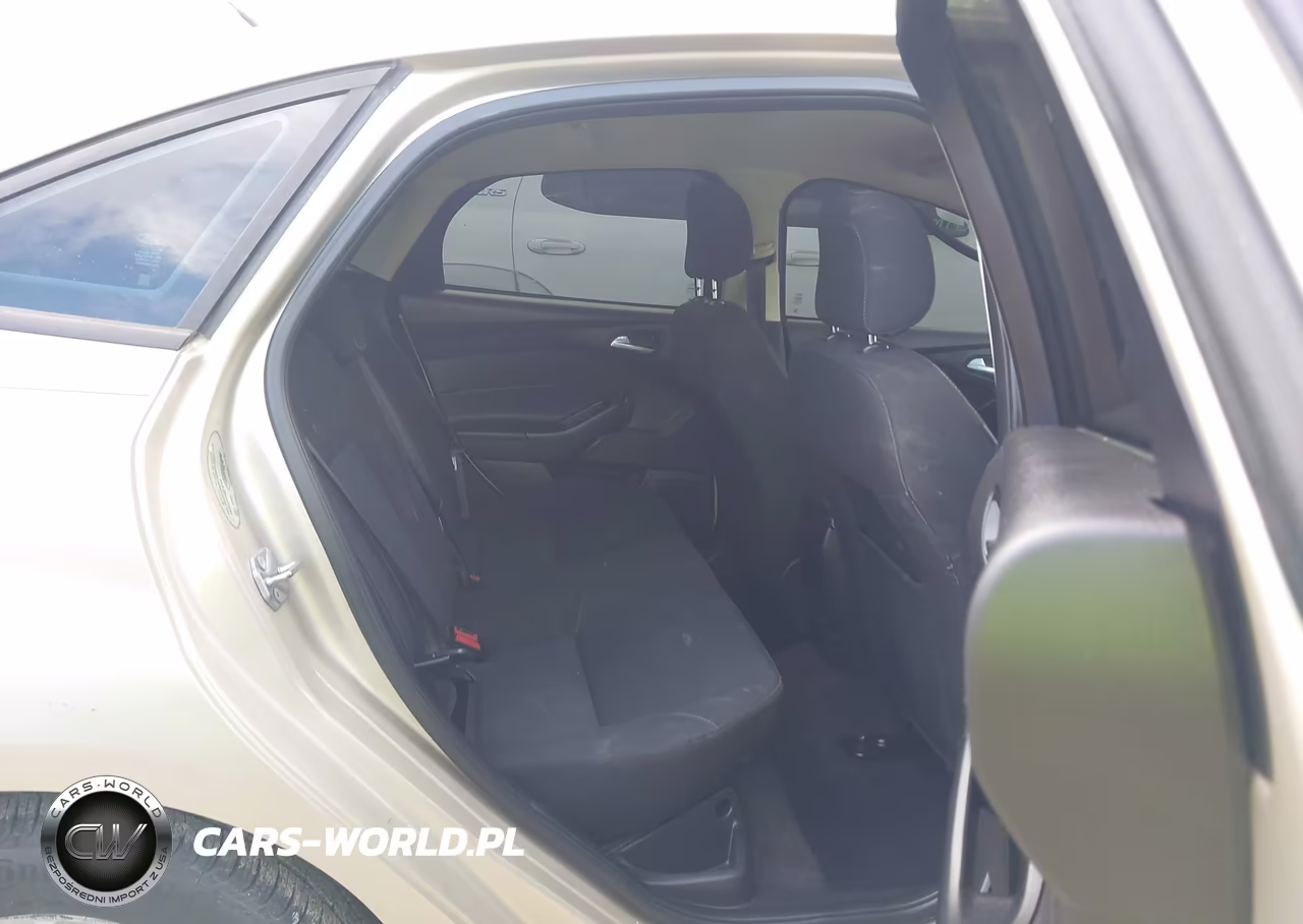 2018 Ford Focus Se VIN:1FADP3F20JL269550 - 8