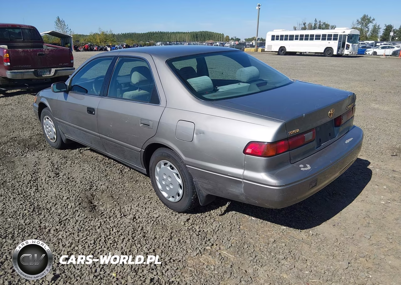 1997 Toyota Camry Le VIN:4T1BG22K3VU138142 - 3