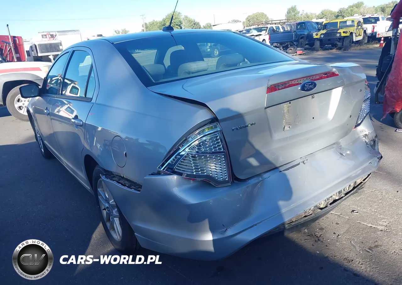 2010 Ford Fusion S VIN:3FAHP0GA4AR340255 - 3
