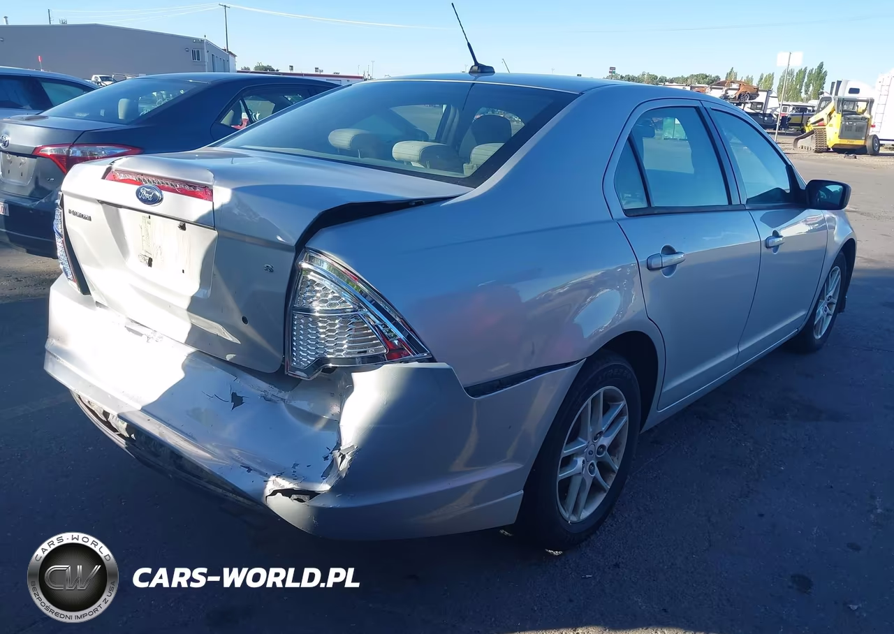 2010 Ford Fusion S VIN:3FAHP0GA4AR340255 - 4