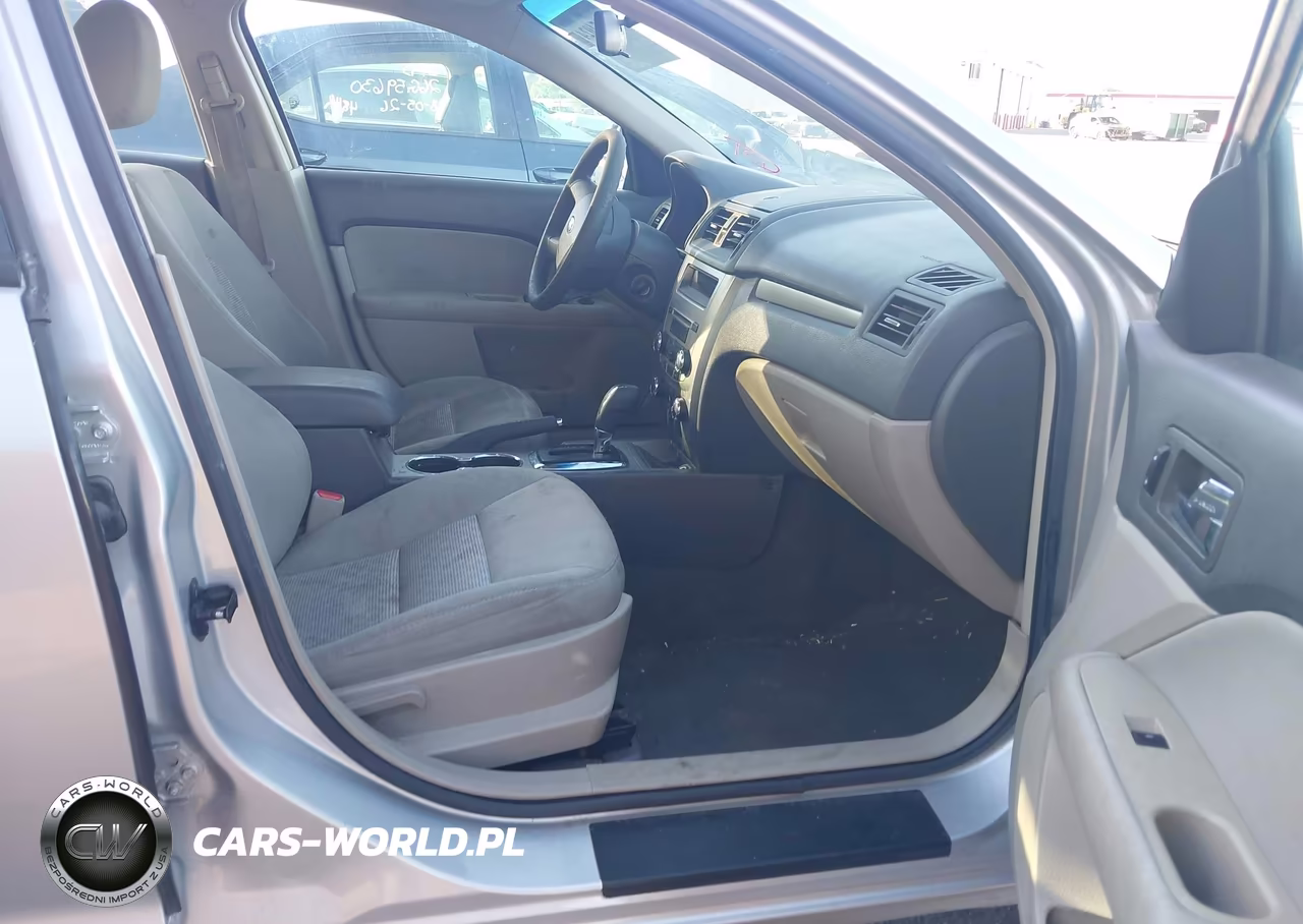2010 Ford Fusion S VIN:3FAHP0GA4AR340255 - 5