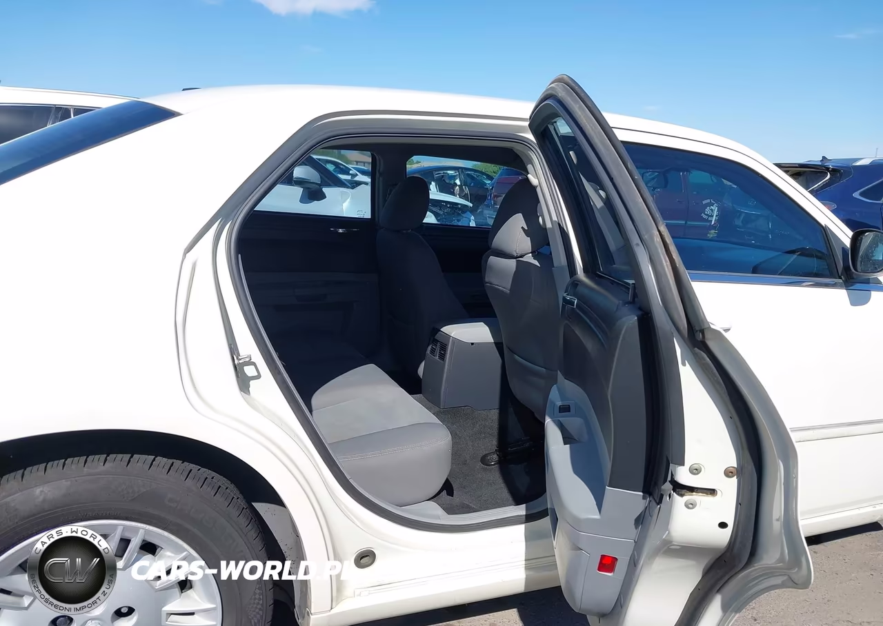 2007 Chrysler 300 VIN:2C3LA43R97H774270 - 8