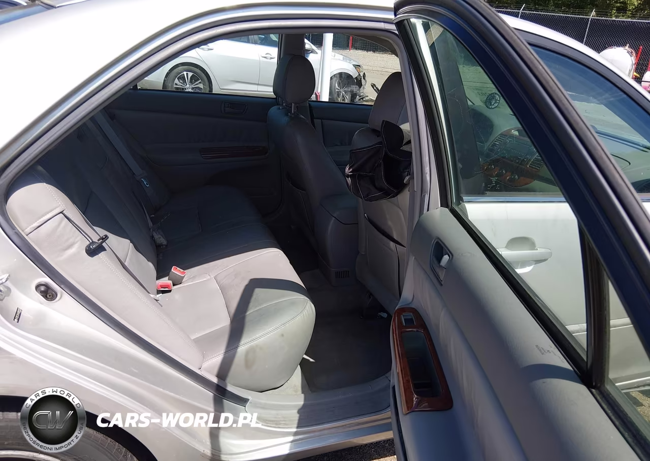 2004 Toyota Camry Le VIN:4T1BE32K44U901375 - 8