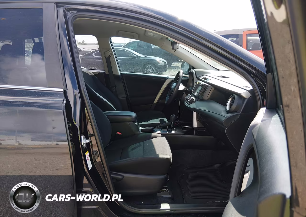 2018 Toyota Rav4 Le VIN:2T3ZFREV9JW471544 - 5