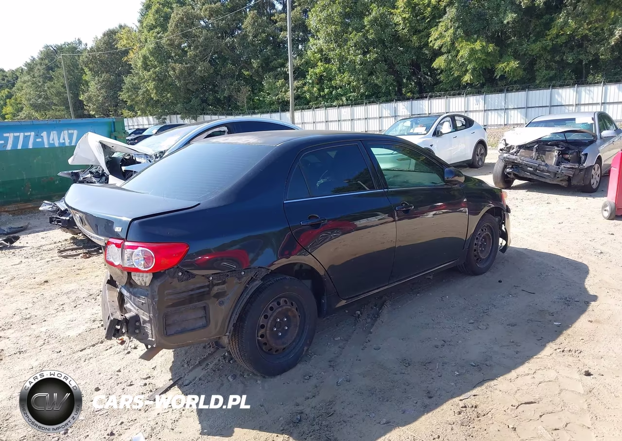 2013 Toyota Corolla Le VIN:JTDBU4EE2DJ114624 - 4