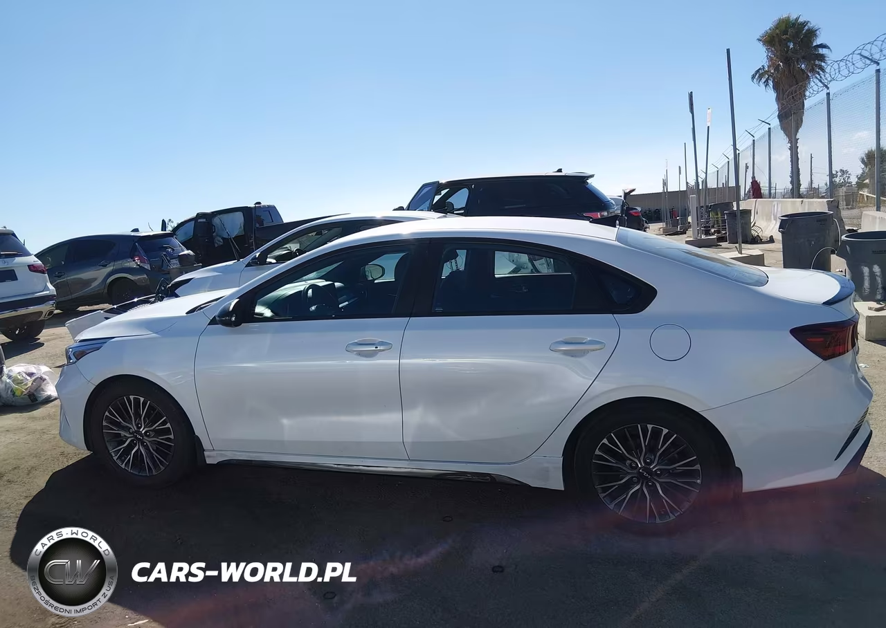 2023 Kia Forte Gt-Line VIN:3KPF54AD0PE559327 - 13