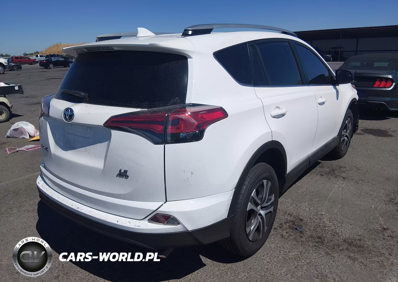 2018 Toyota Rav4 Le VIN:2T3BFREV8JW740425 - 4