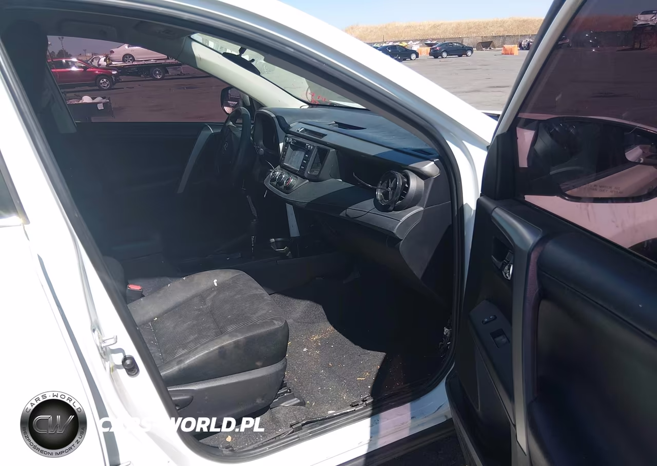 2018 Toyota Rav4 Le VIN:2T3BFREV8JW740425 - 5