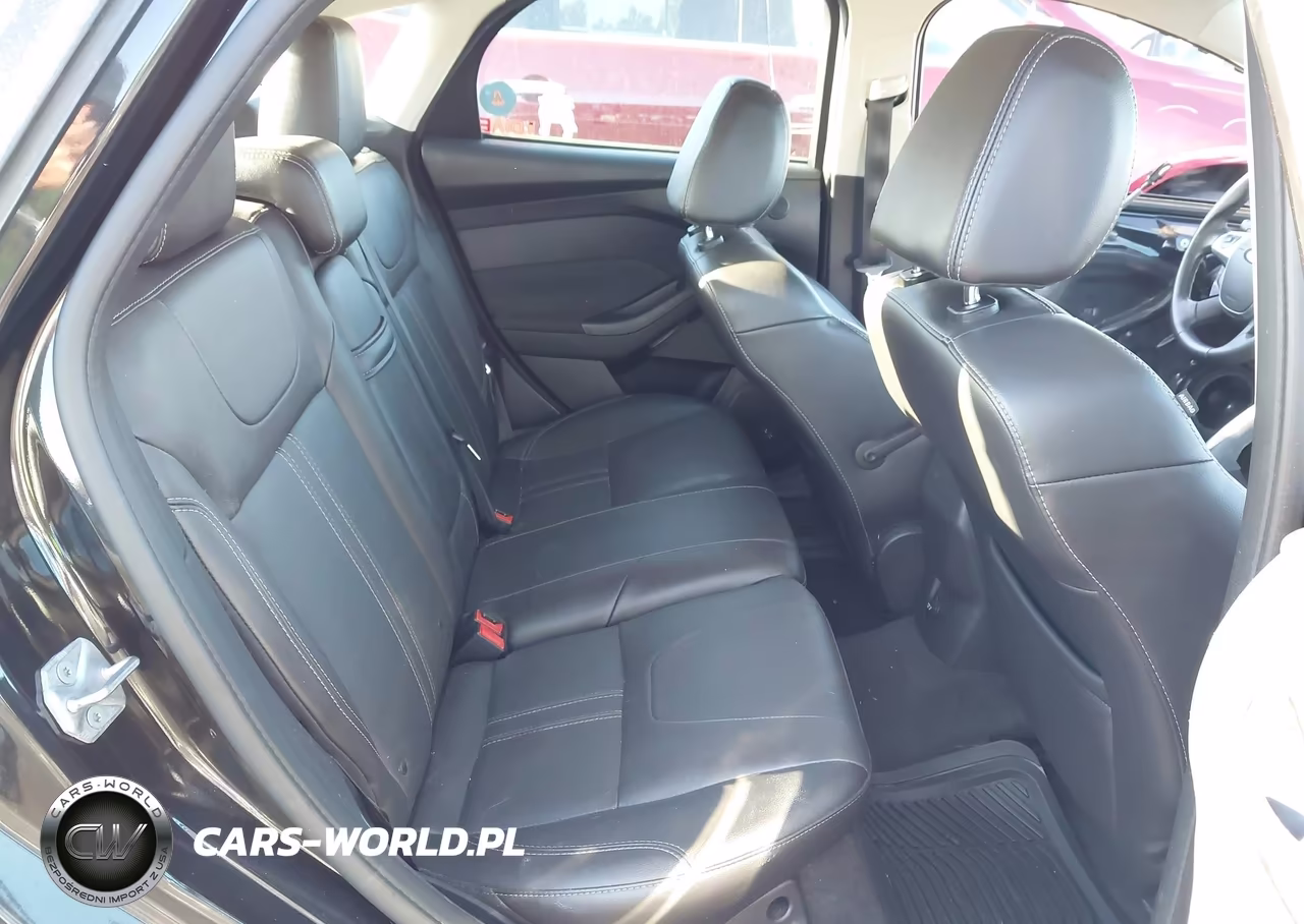 2013 Ford Focus Titanium VIN:1FADP3N20DL280800 - 8