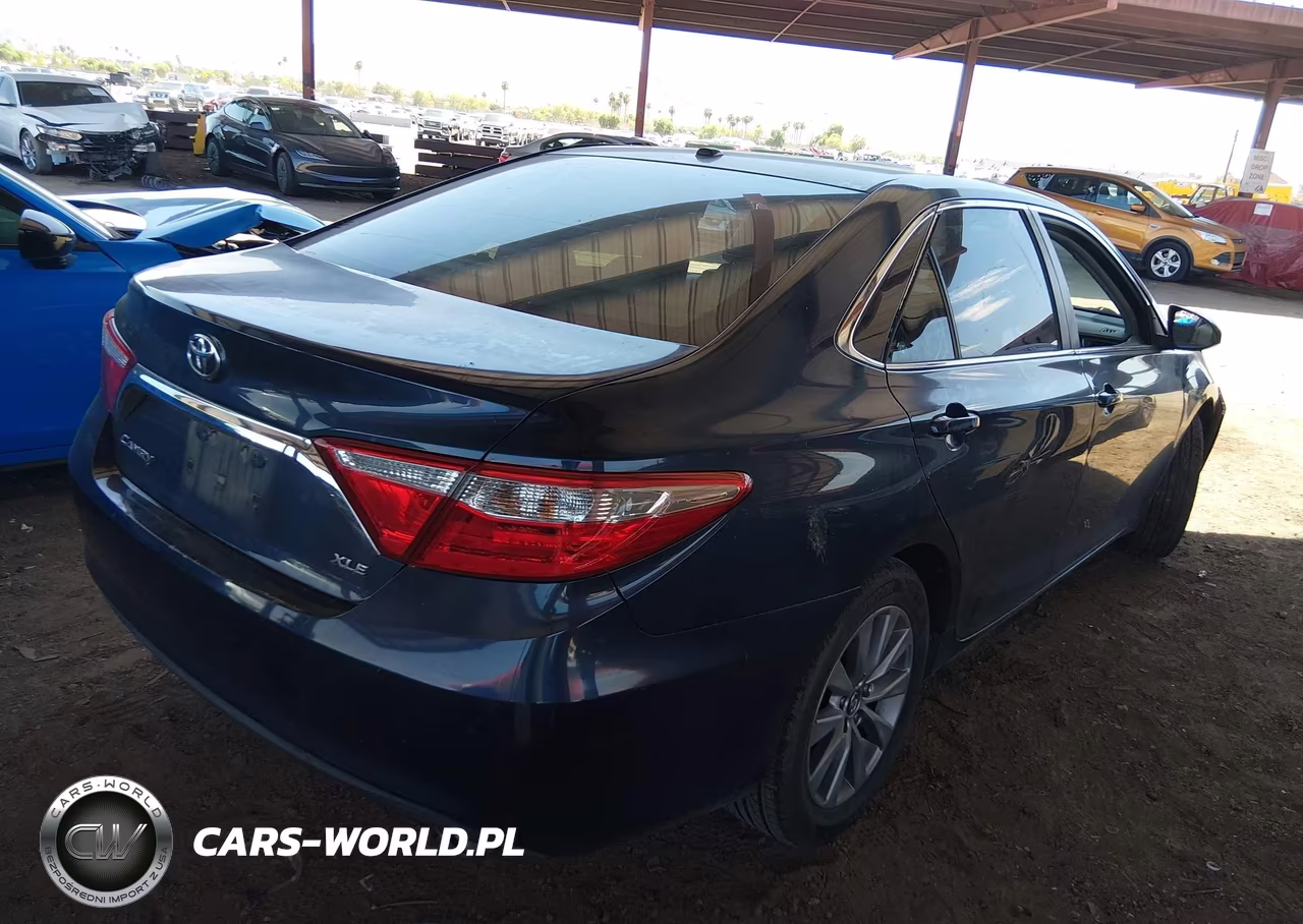 2016 Toyota Camry Xle VIN:4T1BF1FK6GU601028 - 4