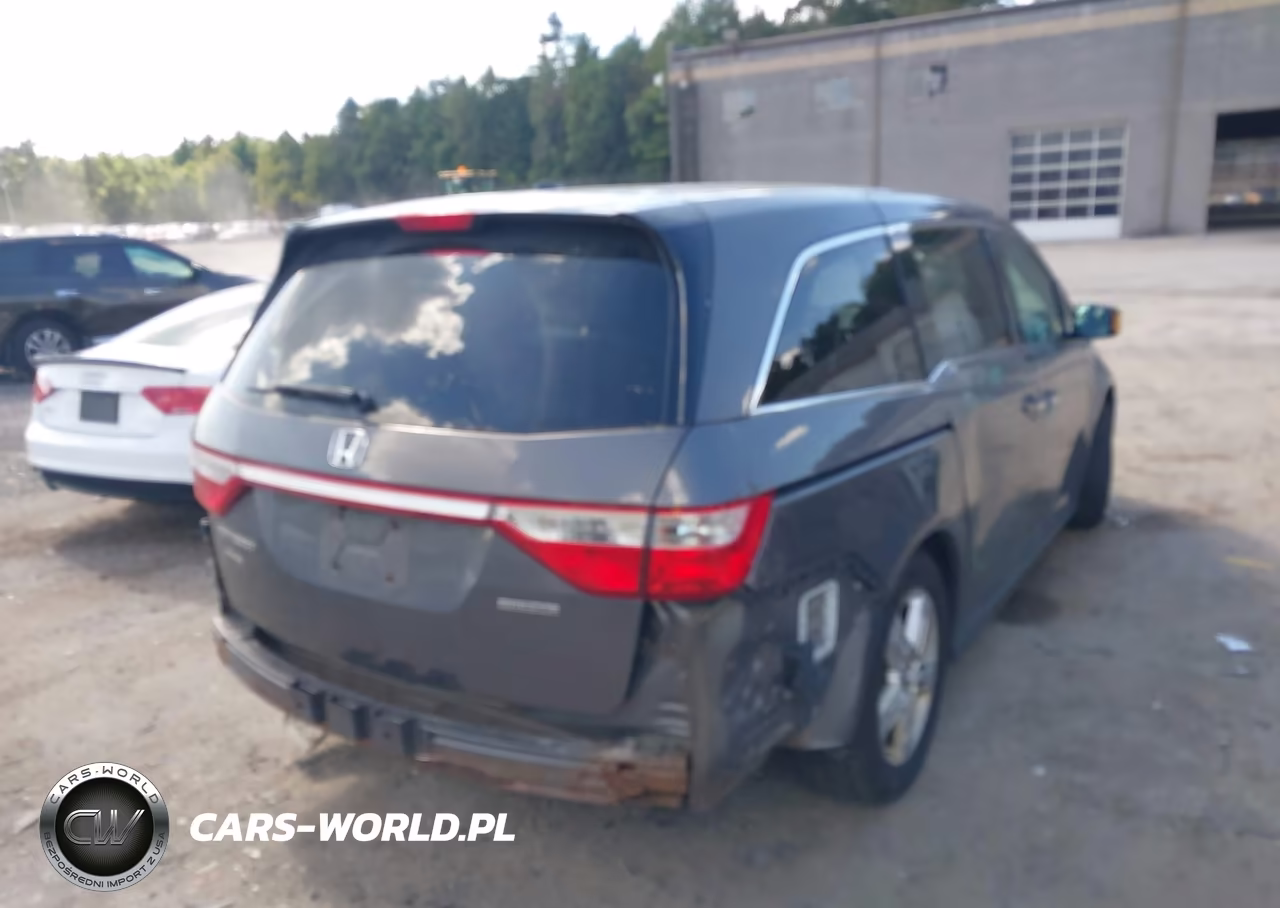 2013 Honda Odyssey Touring-Touring Elite VIN:5FNRL5H93DB008275 - 4