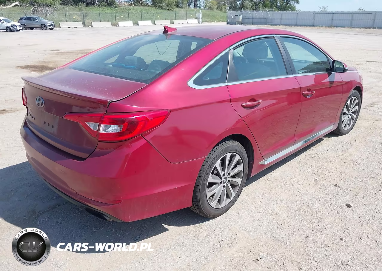2015 Hyundai Sonata Sport VIN:5NPE34AF0FH113384 - 4
