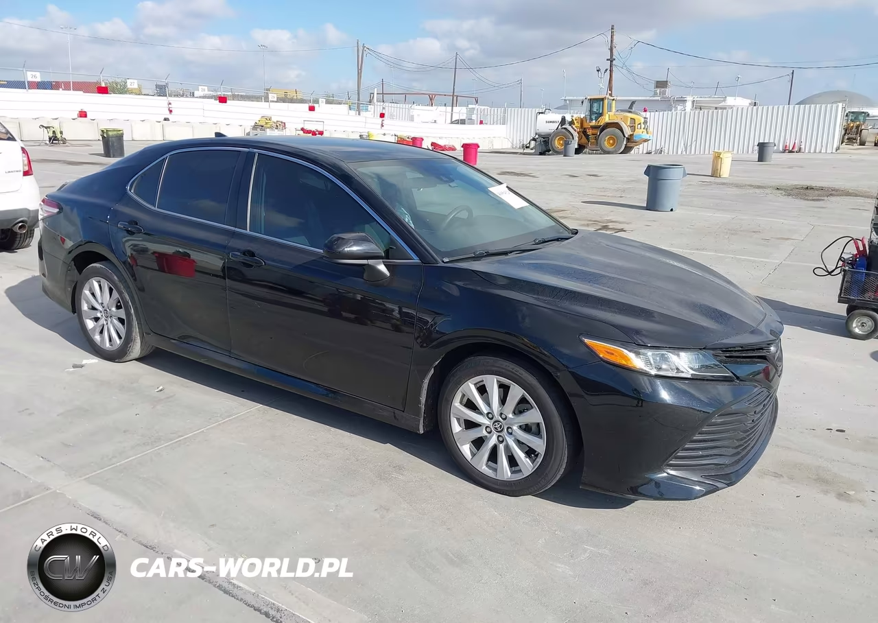 2020 Toyota Camry Le – zdjęcie 1 z 16