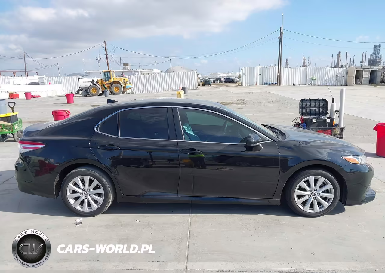 2020 Toyota Camry Le VIN:4T1C11AK6LU504657 - 13