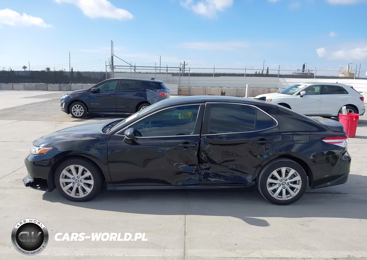 2020 Toyota Camry Le VIN:4T1C11AK6LU504657 - 14