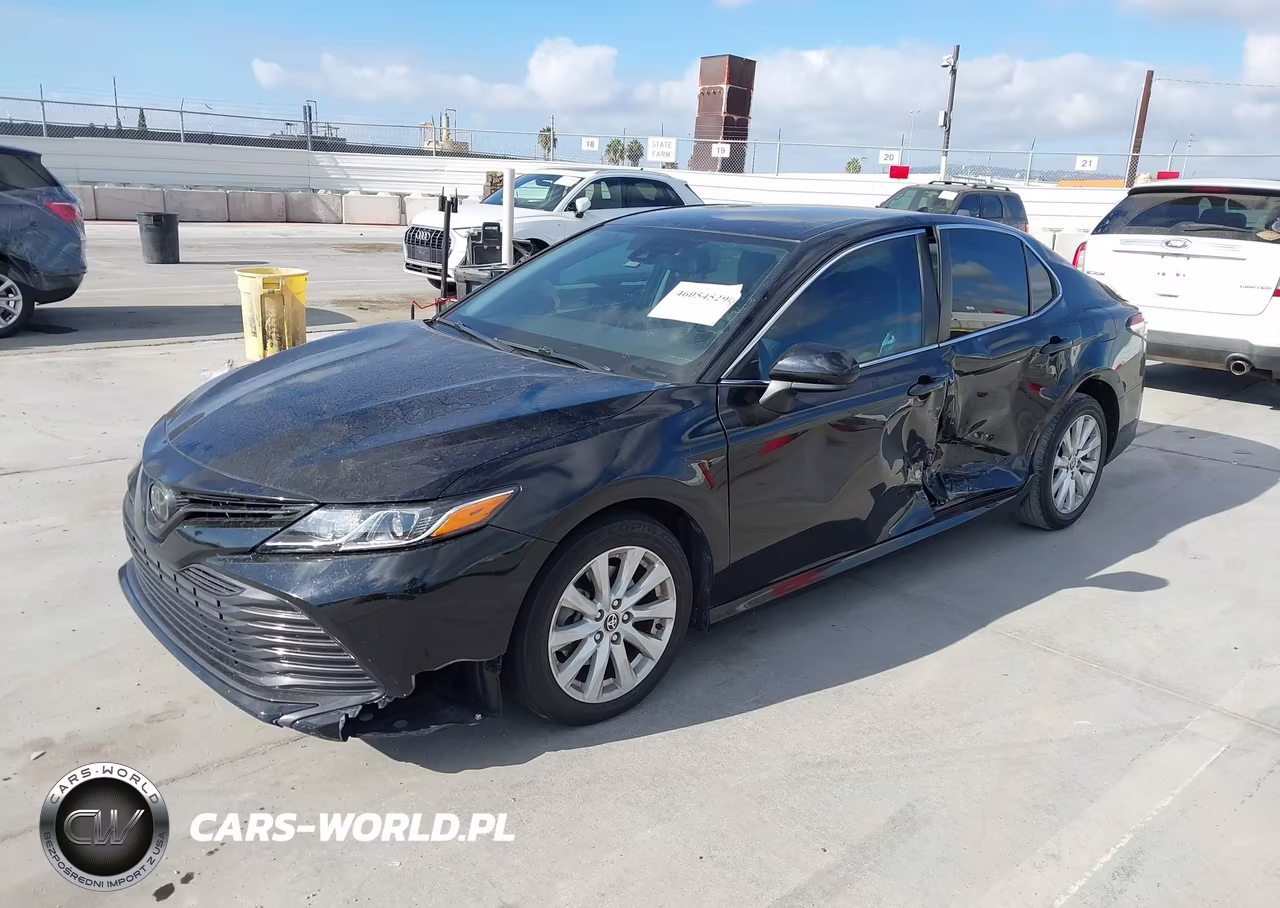 2020 Toyota Camry Le VIN:4T1C11AK6LU504657 - 2