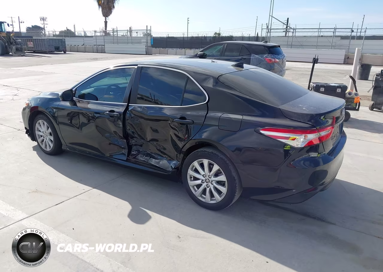 2020 Toyota Camry Le VIN:4T1C11AK6LU504657 - 3