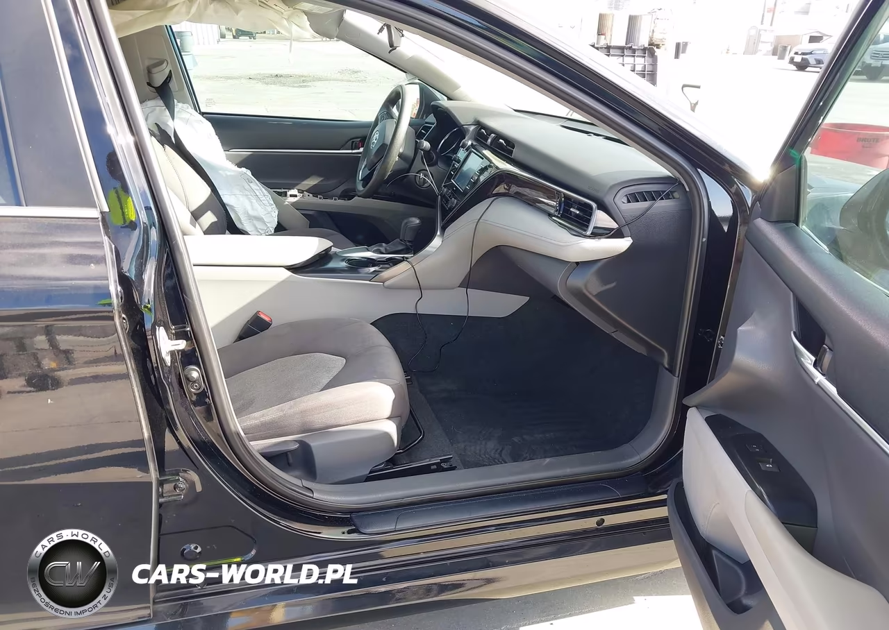 2020 Toyota Camry Le VIN:4T1C11AK6LU504657 - 5
