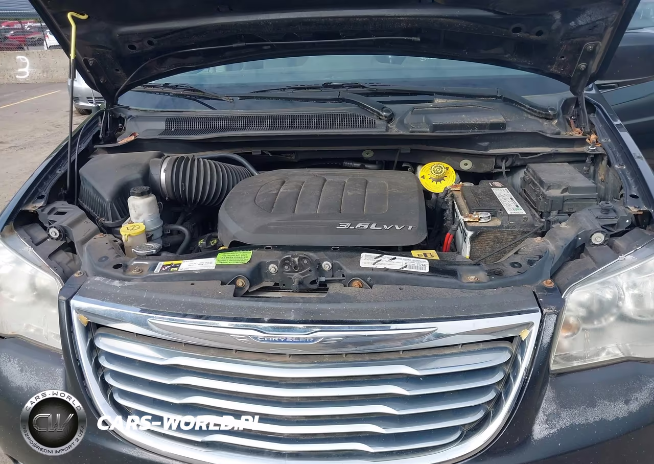 2015 Chrysler Town & Country Touring VIN:2C4RC1BG8FR609656 - 10