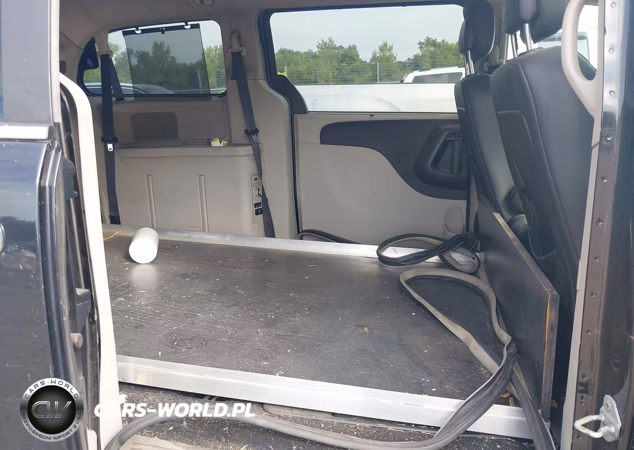 2015 Chrysler Town & Country Touring VIN:2C4RC1BG8FR609656 - 8
