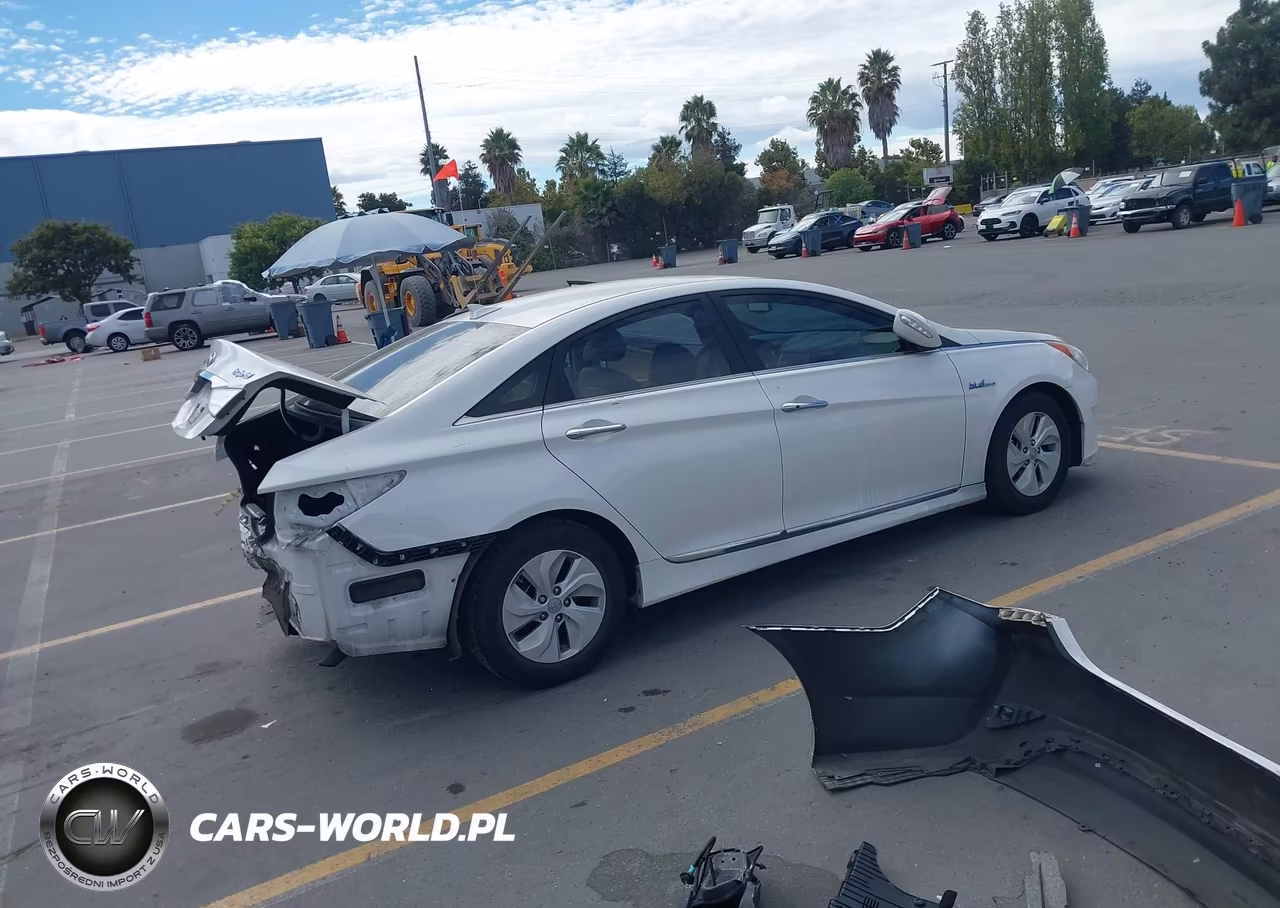 2014 Hyundai Sonata Hybrid VIN:KMHEC4A42EA108221 - 4