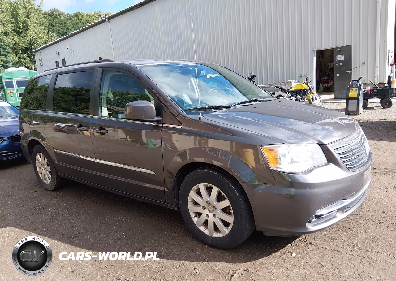 2015 Chrysler Town & Country Touring – zdjęcie 1 z 13