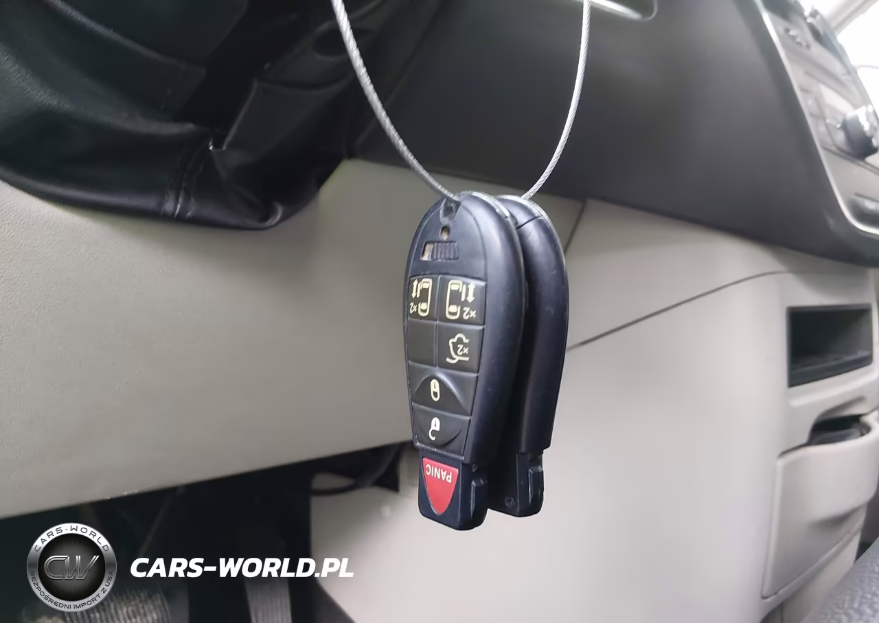 2015 Chrysler Town & Country Touring VIN:2C4RC1BG8FR711152 - 11