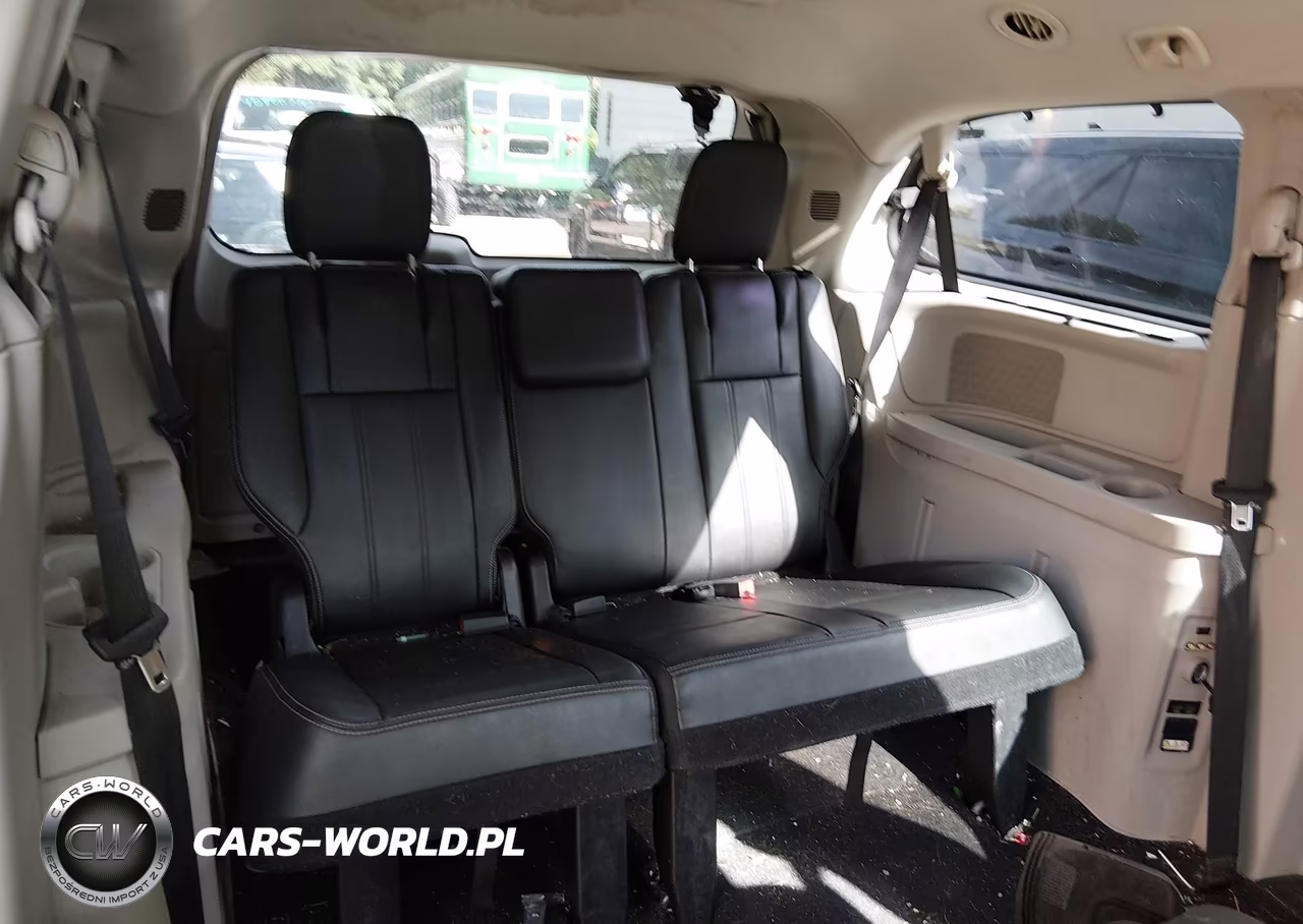 2015 Chrysler Town & Country Touring VIN:2C4RC1BG8FR711152 - 12