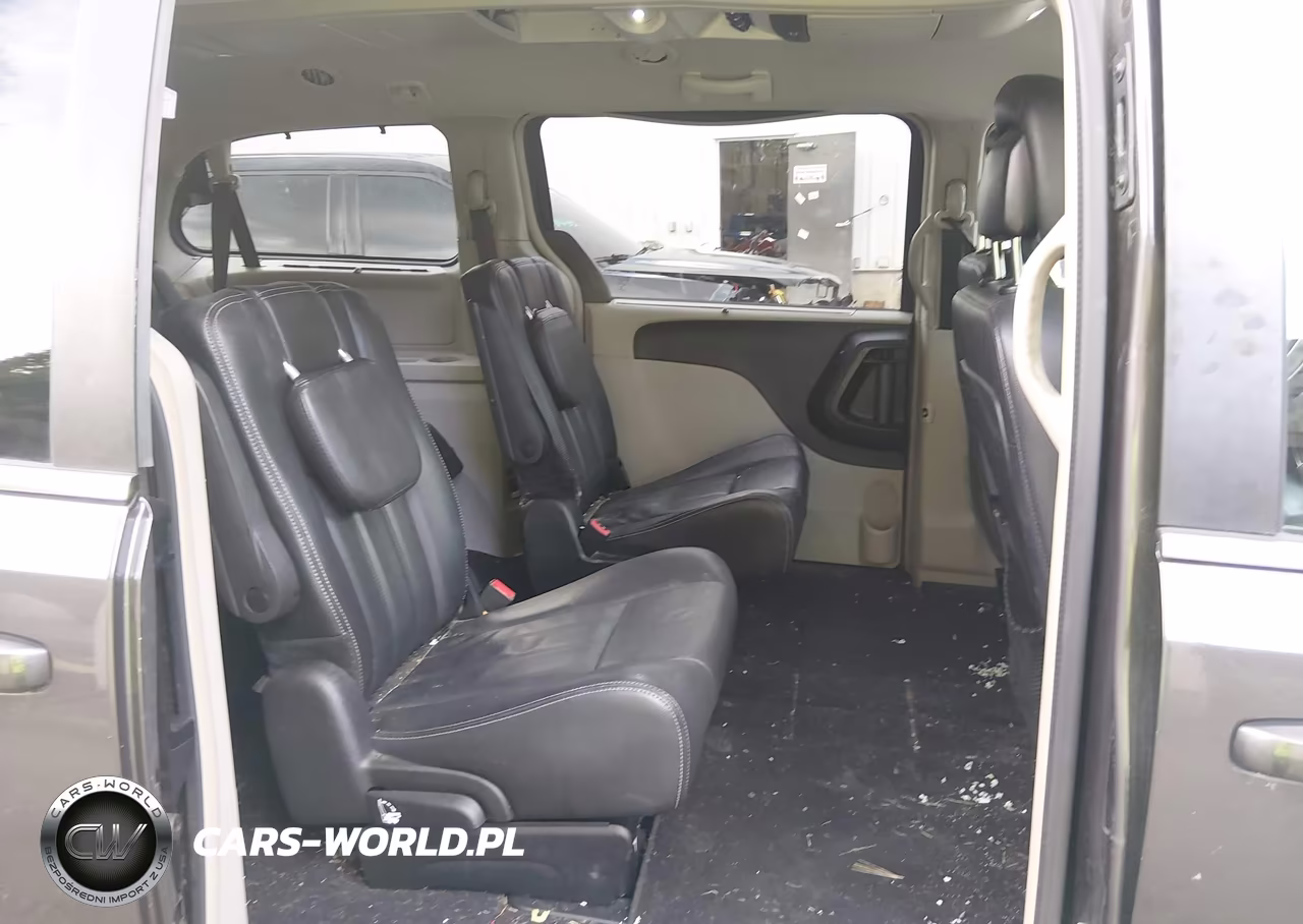 2015 Chrysler Town & Country Touring VIN:2C4RC1BG8FR711152 - 8