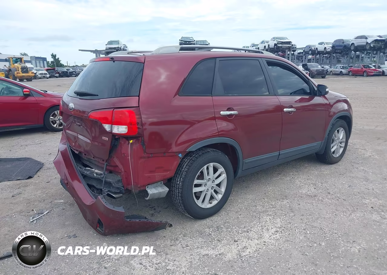 2014 Kia Sorento Lx VIN:5XYKT3A67EG479040 - 4